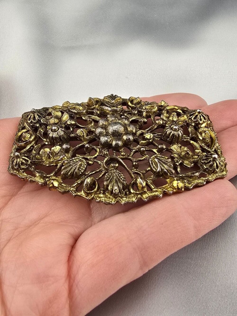Antique Ornate Floral Pot Metal Brooch With Gold & Silver-Tone Filigree READ - Picture 4 of 10